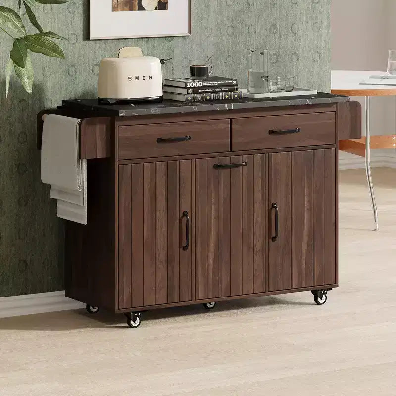 Isla de cocina con armario para guardar el cubo de basura y estante ajustable, carrito de cocina con ruedas y ala abatible, toallero y cajón