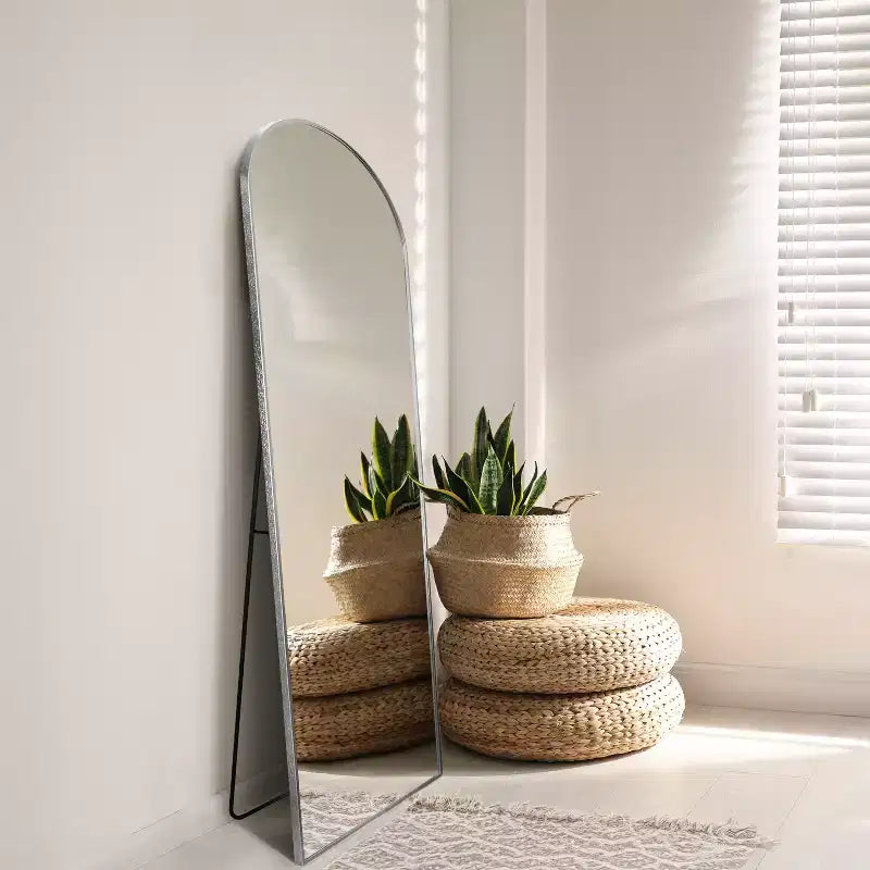 Miroir sur pied pleine longueur avec cadre en métal