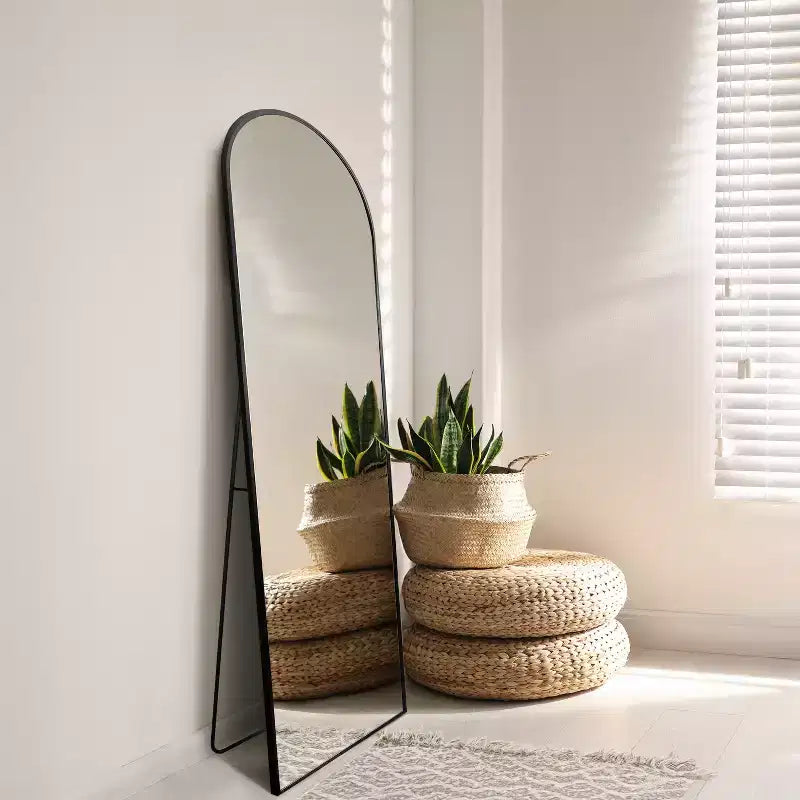 Miroir sur pied pleine longueur avec cadre en métal