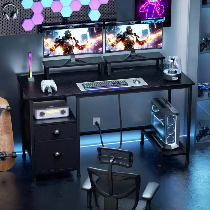 Bureau d’ordinateur noir de 47 pouces avec station de recharge, classeur, deux supports d’écran, tiroir de rangement et étagères, pour bureau à domicile, jeux, écriture ou chambre