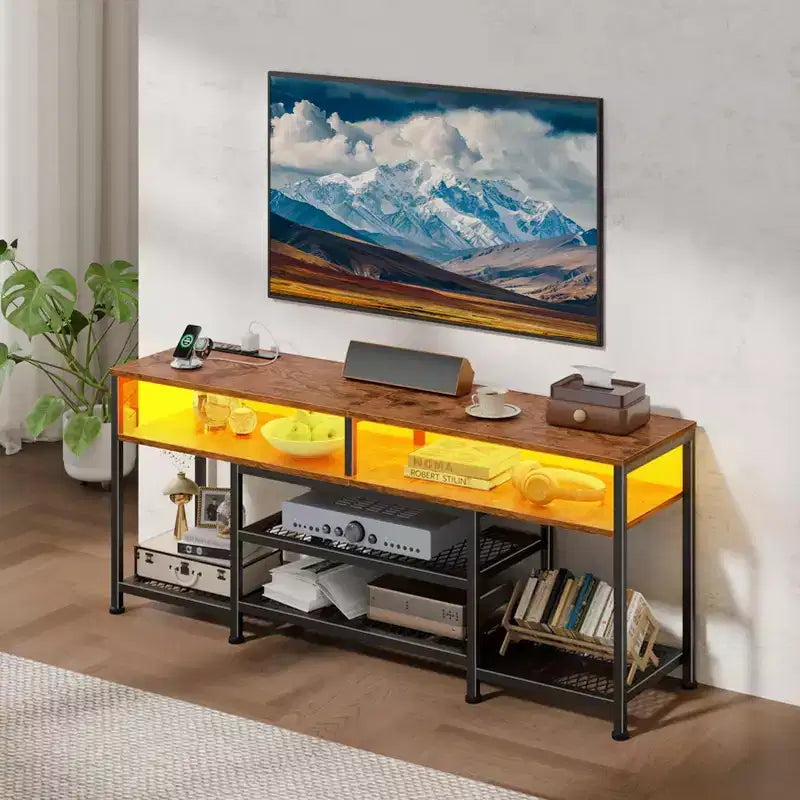 Mueble para TV marrón de 55 Inch con estación de carga y luces LED, centro de entretenimiento para televisores de hasta 60 Inch, consola multimedia con estantes de almacenamiento para sala de estar o dormitorio